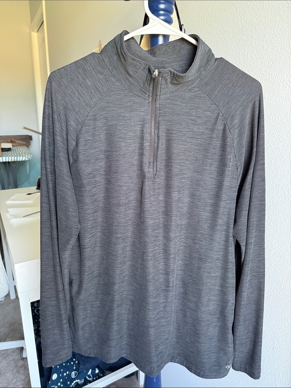 Men's Heatherd Black/Gray Pullover 1/2 zip, Size Large